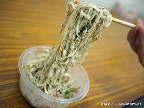 梁婆婆臭豆腐(東興店):【食記】台中梁婆婆臭豆腐東興店@南屯 : 晚節不保?!50年老店怎麼變這樣? 口味退步,但涼麵好好吃!!