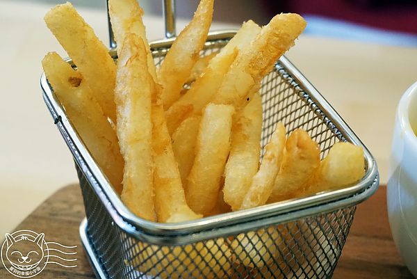 莎莎莉朵Sausalito CAFE：【星羽愛美食-台中】國美館附近新秘境，環境可愛餐點美味，明太子燉飯口口鮮美好好吃!!~莎莎莉朵 sausalito cafe