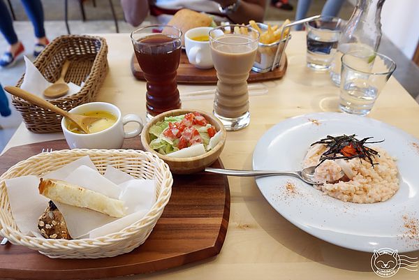 莎莎莉朵Sausalito CAFE：【星羽愛美食-台中】國美館附近新秘境，環境可愛餐點美味，明太子燉飯口口鮮美好好吃!!~莎莎莉朵 sausalito cafe