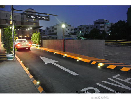 星巴克得來速 DRIVE THRU:【食遊記】oO。。台南 永康區 星巴克得來速 DRIVE THRU 全台第一家免下車買咖啡的星巴克!咖啡隨行~oO。o○。