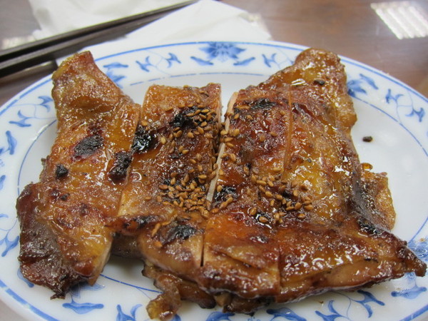 雙連街魯肉飯：（台北）油亮雞腿與大分量配菜的便當－雙連街滷肉飯