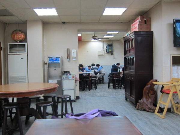 雙連街魯肉飯：（台北）油亮雞腿與大分量配菜的便當－雙連街滷肉飯