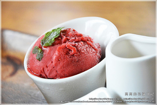 Caffaina Coffee Gallery 卡啡那(美術館店):【高雄】鼓山區。卡啡那 Caffaina Coffee Gallery 美術館店