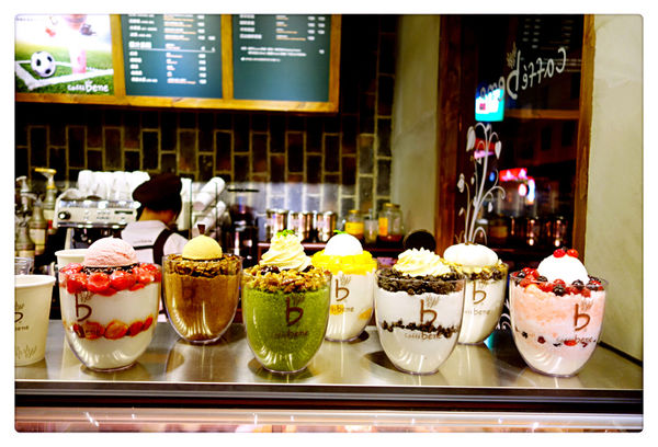 Caffe' bene 카페베네 - 台北1號店-忠孝:Caffe Bene 台北忠孝店 ~ 來自韓國的咖啡店.用餐不限時 - 捷運忠孝敦化站
