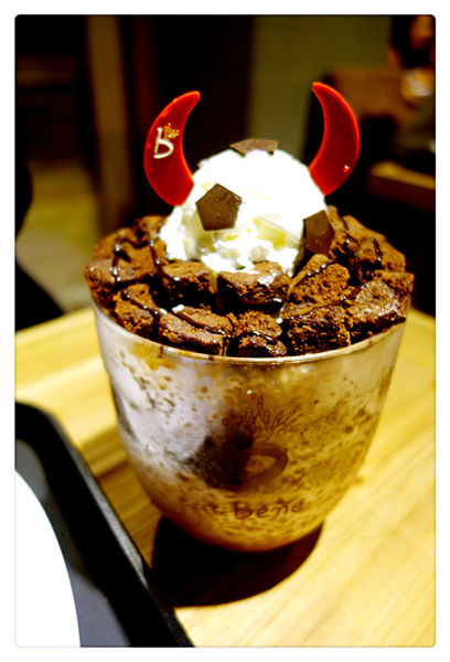 Caffe' bene 카페베네 - 台北1號店-忠孝:Caffe Bene 台北忠孝店 ~ 來自韓國的咖啡店.用餐不限時 - 捷運忠孝敦化站
