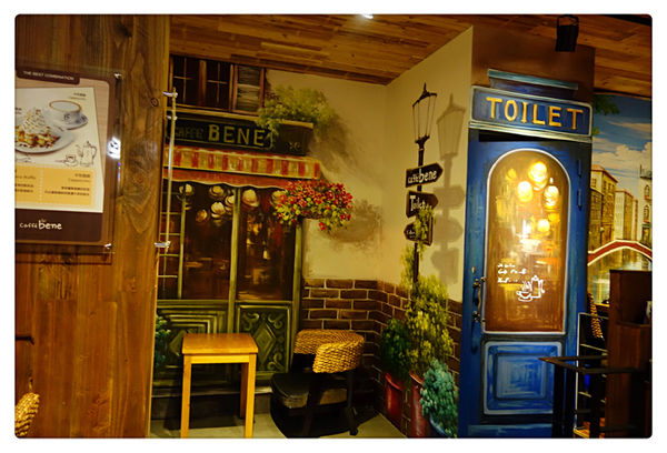Caffe' bene 카페베네 - 台北1號店-忠孝:Caffe Bene 台北忠孝店 ~ 來自韓國的咖啡店.用餐不限時 - 捷運忠孝敦化站