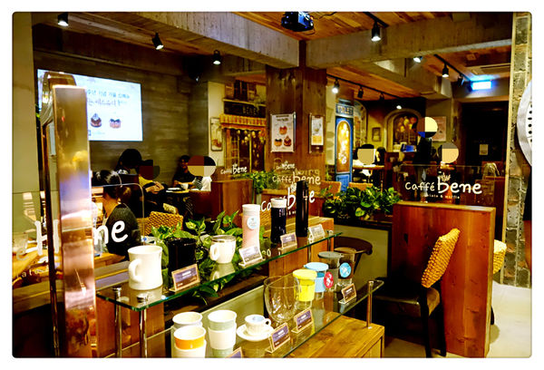 Caffe' bene 카페베네 - 台北1號店-忠孝:Caffe Bene 台北忠孝店 ~ 來自韓國的咖啡店.用餐不限時 - 捷運忠孝敦化站