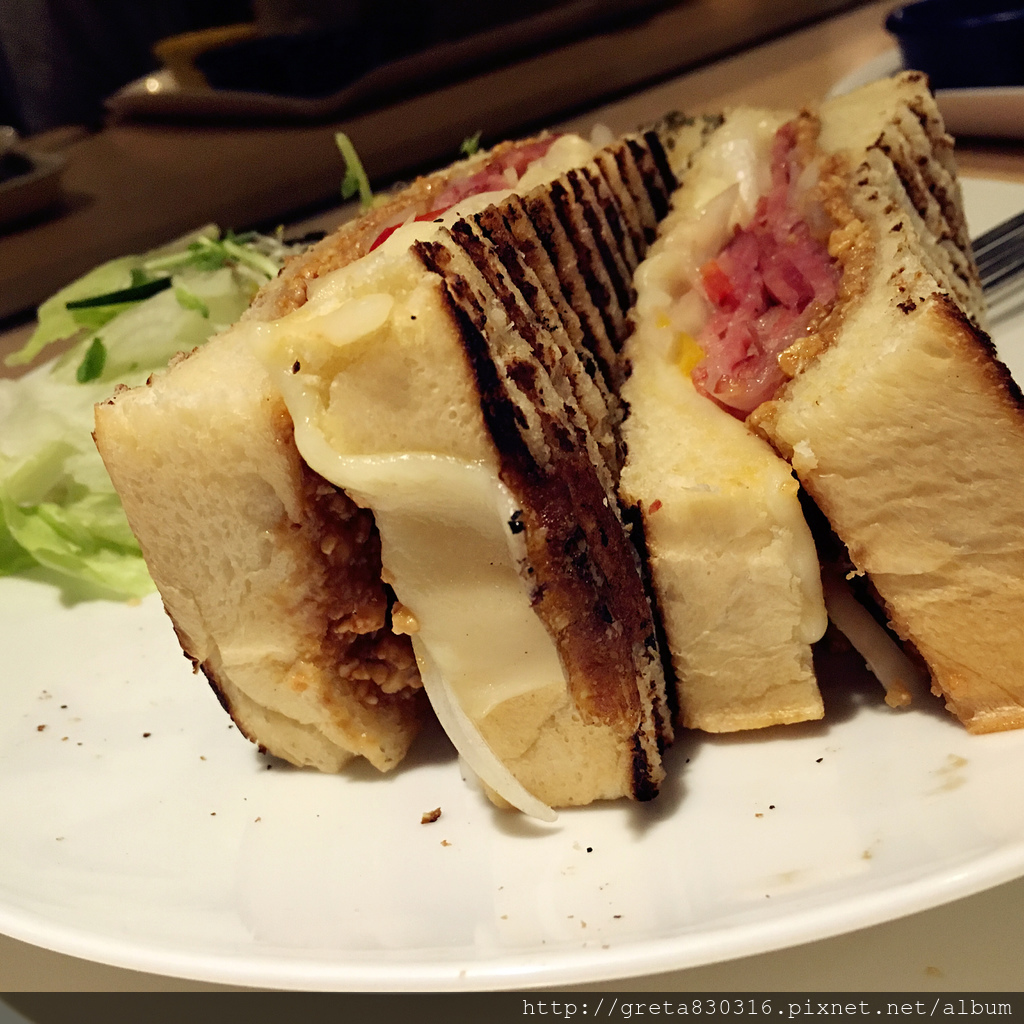 花生培根烤摩佐拉帕尼尼