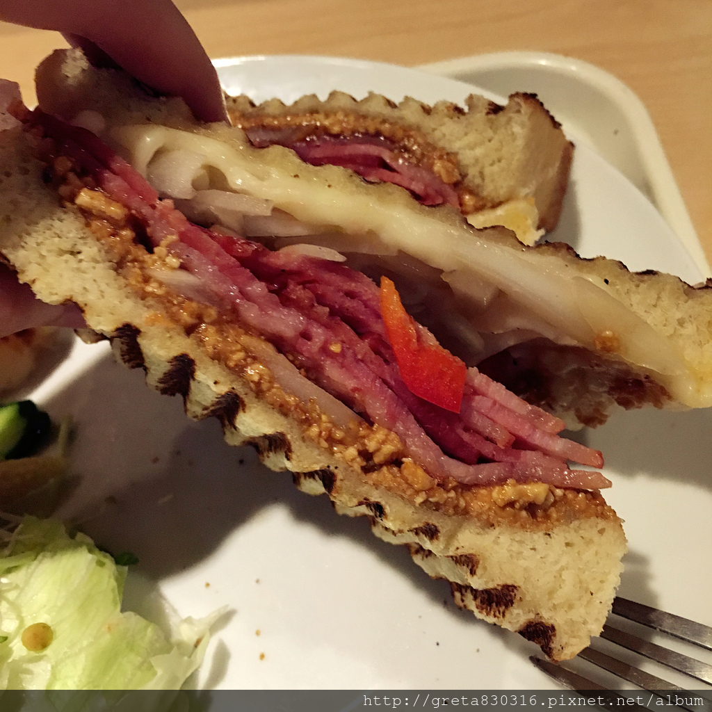 花生培根烤摩佐拉帕尼尼