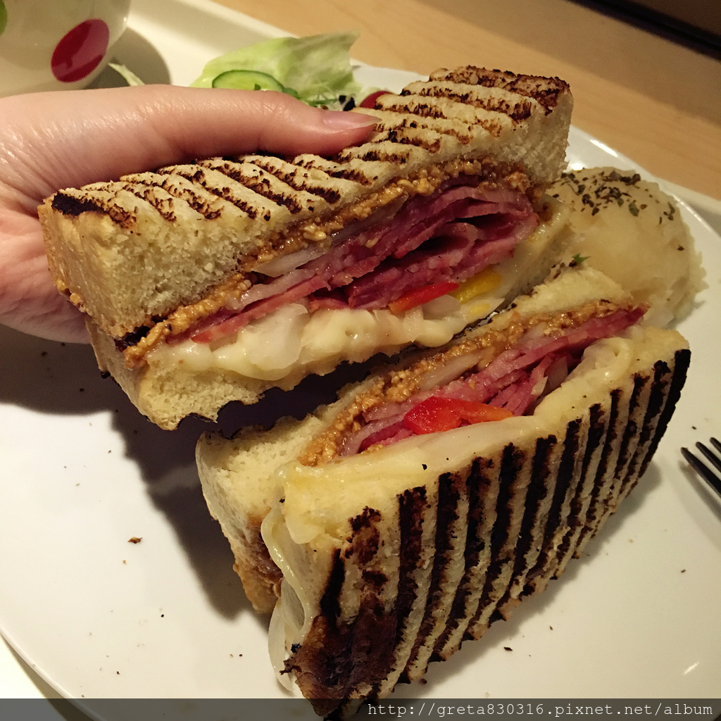 花生培根烤摩佐拉帕尼尼