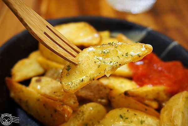 青木和洋食彩AOKI：※ 青木和洋食彩AOKI ※ 【星羽愛美食-台中】裝潢明亮寬敞舒適，餐點溫暖樸實美味的中價位和式洋食