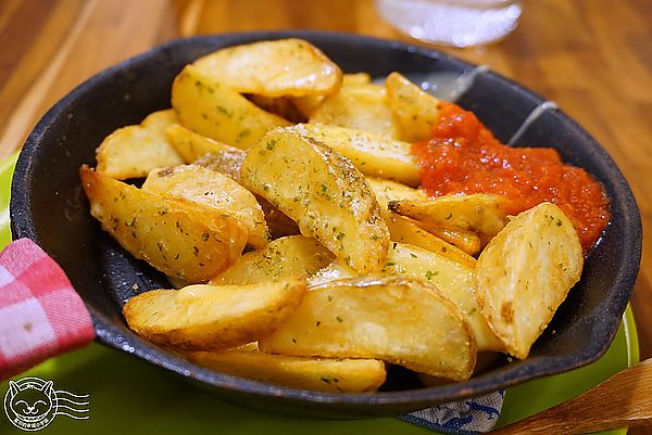 青木和洋食彩AOKI：※ 青木和洋食彩AOKI ※ 【星羽愛美食-台中】裝潢明亮寬敞舒適，餐點溫暖樸實美味的中價位和式洋食