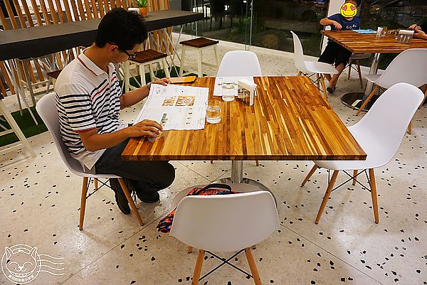 青木和洋食彩AOKI：※ 青木和洋食彩AOKI ※ 【星羽愛美食-台中】裝潢明亮寬敞舒適，餐點溫暖樸實美味的中價位和式洋食