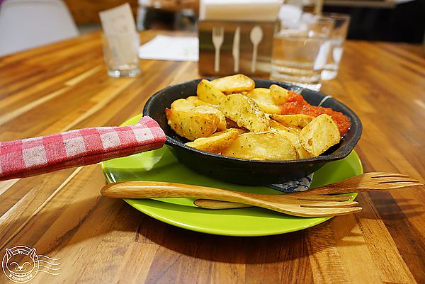 青木和洋食彩AOKI：※ 青木和洋食彩AOKI ※ 【星羽愛美食-台中】裝潢明亮寬敞舒適，餐點溫暖樸實美味的中價位和式洋食