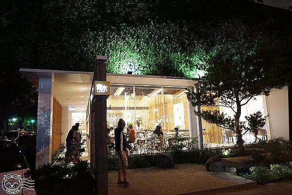 青木和洋食彩AOKI：※ 青木和洋食彩AOKI ※ 【星羽愛美食-台中】裝潢明亮寬敞舒適，餐點溫暖樸實美味的中價位和式洋食