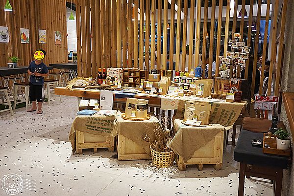 青木和洋食彩AOKI：※ 青木和洋食彩AOKI ※ 【星羽愛美食-台中】裝潢明亮寬敞舒適，餐點溫暖樸實美味的中價位和式洋食