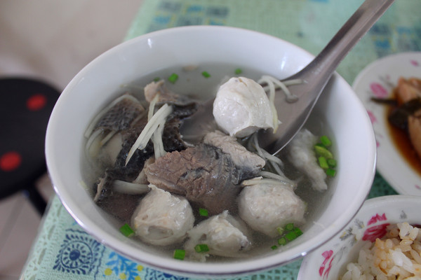 慶有餘食部 虱目魚料裡專賣店：[台南]在地人才知道的虱目魚全餐  慶有餘食部