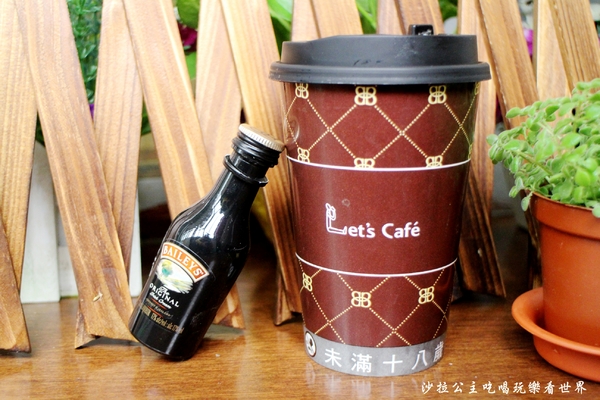全家便利商店：大人系『Let’s Café限量貝禮詩拿鐵』全家咖啡/未滿18歲禁止飲用