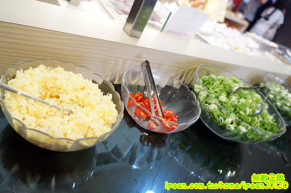 饗宴麻辣火鍋：【台南-東區】吃到飽x新鮮海產...只要$359+10％服務費~明治冰淇淋/豆花/魚冊《饗宴麻辣火鍋》