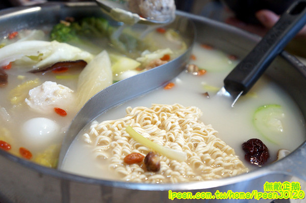 饗宴麻辣火鍋：【台南-東區】吃到飽x新鮮海產...只要$359+10％服務費~明治冰淇淋/豆花/魚冊《饗宴麻辣火鍋》