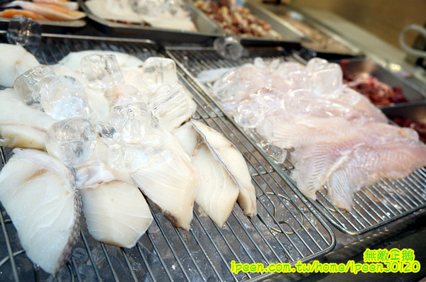 饗宴麻辣火鍋：【台南-東區】吃到飽x新鮮海產...只要$359+10％服務費~明治冰淇淋/豆花/魚冊《饗宴麻辣火鍋》