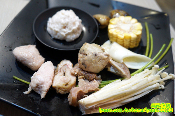 饗宴麻辣火鍋：【台南-東區】吃到飽x新鮮海產...只要$359+10％服務費~明治冰淇淋/豆花/魚冊《饗宴麻辣火鍋》