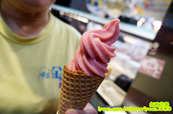 饗宴麻辣火鍋：【台南-東區】吃到飽x新鮮海產...只要$359+10％服務費~明治冰淇淋/豆花/魚冊《饗宴麻辣火鍋》