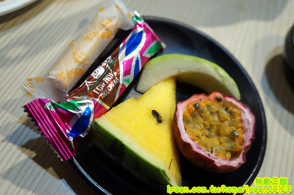 饗宴麻辣火鍋：【台南-東區】吃到飽x新鮮海產...只要$359+10％服務費~明治冰淇淋/豆花/魚冊《饗宴麻辣火鍋》