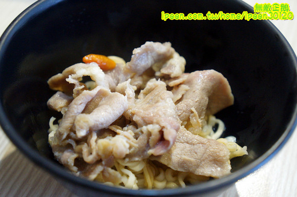 饗宴麻辣火鍋：【台南-東區】吃到飽x新鮮海產...只要$359+10％服務費~明治冰淇淋/豆花/魚冊《饗宴麻辣火鍋》