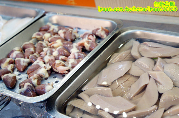 饗宴麻辣火鍋：【台南-東區】吃到飽x新鮮海產...只要$359+10％服務費~明治冰淇淋/豆花/魚冊《饗宴麻辣火鍋》