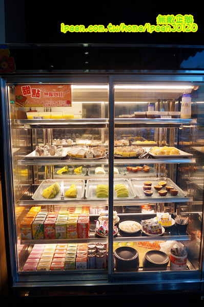 饗宴麻辣火鍋：【台南-東區】吃到飽x新鮮海產...只要$359+10％服務費~明治冰淇淋/豆花/魚冊《饗宴麻辣火鍋》