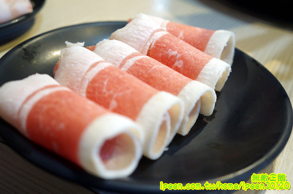 饗宴麻辣火鍋：【台南-東區】吃到飽x新鮮海產...只要$359+10％服務費~明治冰淇淋/豆花/魚冊《饗宴麻辣火鍋》