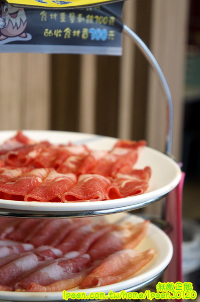 饗宴麻辣火鍋：【台南-東區】吃到飽x新鮮海產...只要$359+10％服務費~明治冰淇淋/豆花/魚冊《饗宴麻辣火鍋》