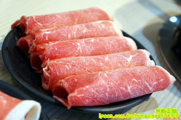 饗宴麻辣火鍋：【台南-東區】吃到飽x新鮮海產...只要$359+10％服務費~明治冰淇淋/豆花/魚冊《饗宴麻辣火鍋》