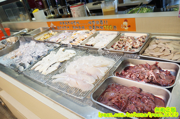 饗宴麻辣火鍋：【台南-東區】吃到飽x新鮮海產...只要$359+10％服務費~明治冰淇淋/豆花/魚冊《饗宴麻辣火鍋》