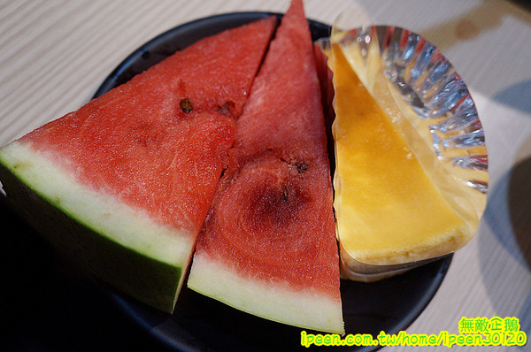 饗宴麻辣火鍋：【台南-東區】吃到飽x新鮮海產...只要$359+10％服務費~明治冰淇淋/豆花/魚冊《饗宴麻辣火鍋》