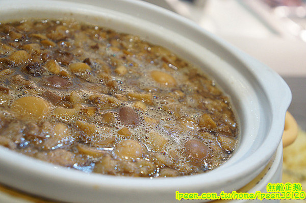 饗宴麻辣火鍋：【台南-東區】吃到飽x新鮮海產...只要$359+10％服務費~明治冰淇淋/豆花/魚冊《饗宴麻辣火鍋》