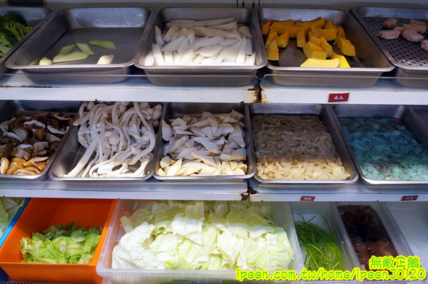 饗宴麻辣火鍋：【台南-東區】吃到飽x新鮮海產...只要$359+10％服務費~明治冰淇淋/豆花/魚冊《饗宴麻辣火鍋》