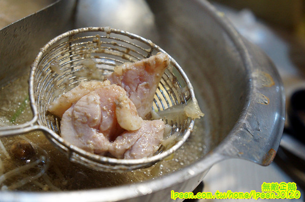 饗宴麻辣火鍋：【台南-東區】吃到飽x新鮮海產...只要$359+10％服務費~明治冰淇淋/豆花/魚冊《饗宴麻辣火鍋》