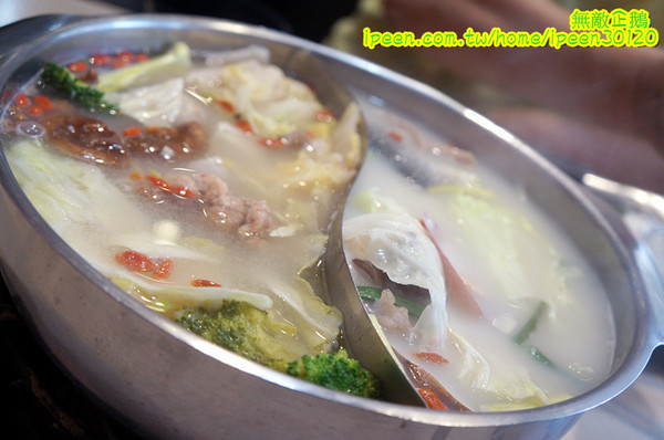 饗宴麻辣火鍋：【台南-東區】吃到飽x新鮮海產...只要$359+10％服務費~明治冰淇淋/豆花/魚冊《饗宴麻辣火鍋》