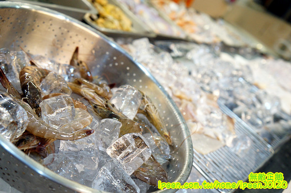 饗宴麻辣火鍋：【台南-東區】吃到飽x新鮮海產...只要$359+10％服務費~明治冰淇淋/豆花/魚冊《饗宴麻辣火鍋》