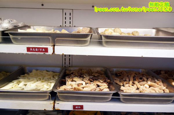 饗宴麻辣火鍋：【台南-東區】吃到飽x新鮮海產...只要$359+10％服務費~明治冰淇淋/豆花/魚冊《饗宴麻辣火鍋》