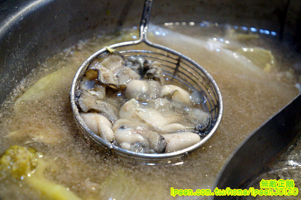 饗宴麻辣火鍋：【台南-東區】吃到飽x新鮮海產...只要$359+10％服務費~明治冰淇淋/豆花/魚冊《饗宴麻辣火鍋》