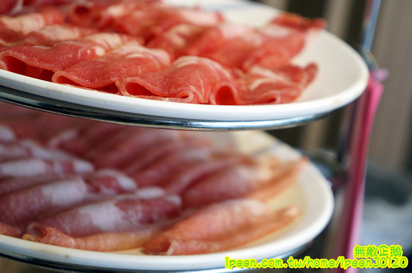 饗宴麻辣火鍋：【台南-東區】吃到飽x新鮮海產...只要$359+10％服務費~明治冰淇淋/豆花/魚冊《饗宴麻辣火鍋》