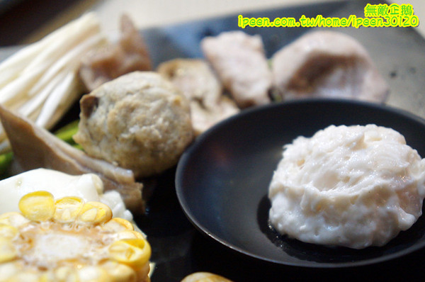 饗宴麻辣火鍋：【台南-東區】吃到飽x新鮮海產...只要$359+10％服務費~明治冰淇淋/豆花/魚冊《饗宴麻辣火鍋》