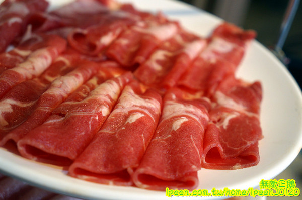 饗宴麻辣火鍋：【台南-東區】吃到飽x新鮮海產...只要$359+10％服務費~明治冰淇淋/豆花/魚冊《饗宴麻辣火鍋》