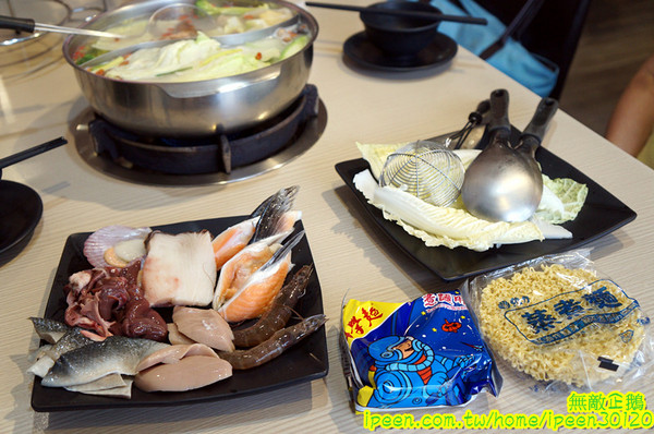 饗宴麻辣火鍋：【台南-東區】吃到飽x新鮮海產...只要$359+10％服務費~明治冰淇淋/豆花/魚冊《饗宴麻辣火鍋》