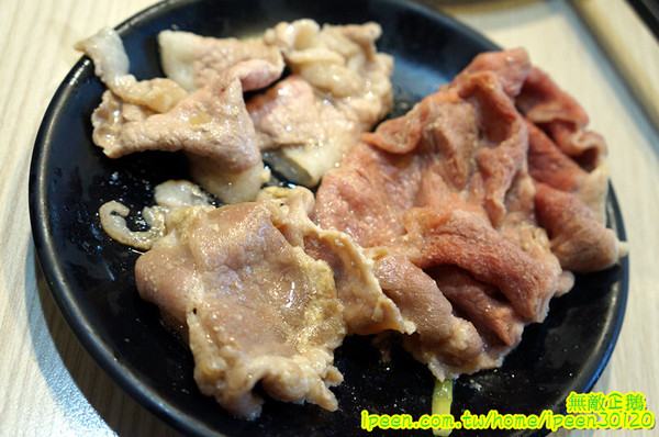 饗宴麻辣火鍋：【台南-東區】吃到飽x新鮮海產...只要$359+10％服務費~明治冰淇淋/豆花/魚冊《饗宴麻辣火鍋》