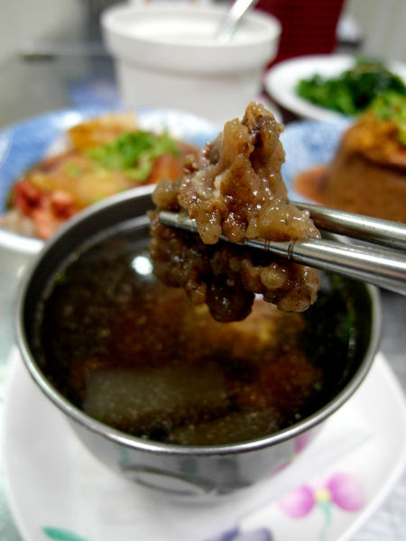 盛記臭豆腐:邀約【六張犁】盛記臭豆腐。名不虛傳的脆皮臭豆腐