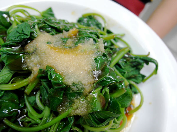 盛記臭豆腐:邀約【六張犁】盛記臭豆腐。名不虛傳的脆皮臭豆腐